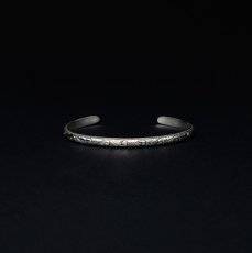 画像1: Antidote BUYERS CLUB Engraved Narrow Bangle (1)