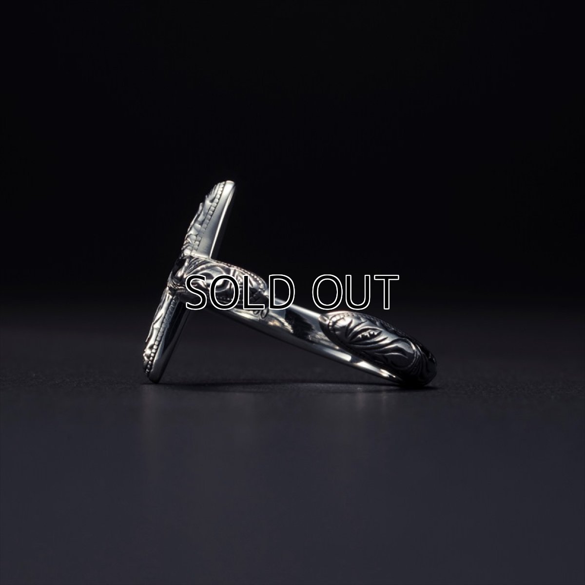 画像2: Antidote BUYERS CLUB Engraved Cross Ring (2)