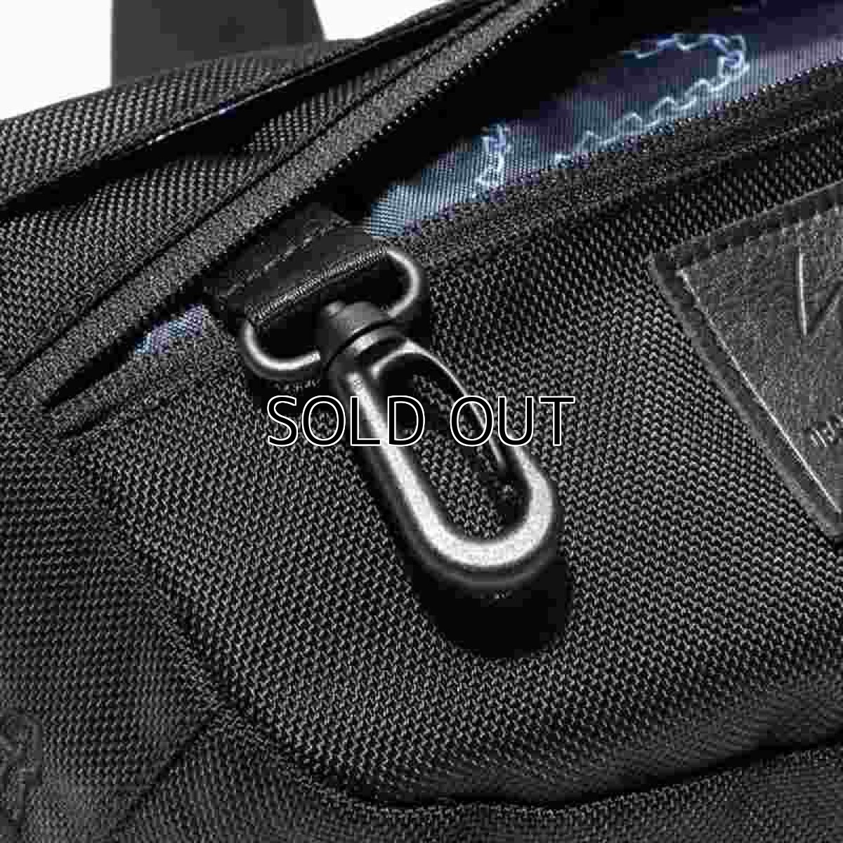 画像7: YOHJI YAMAMOTO x NEW ERA Explorer Waist Bag FW2020 Leather Patch (7)