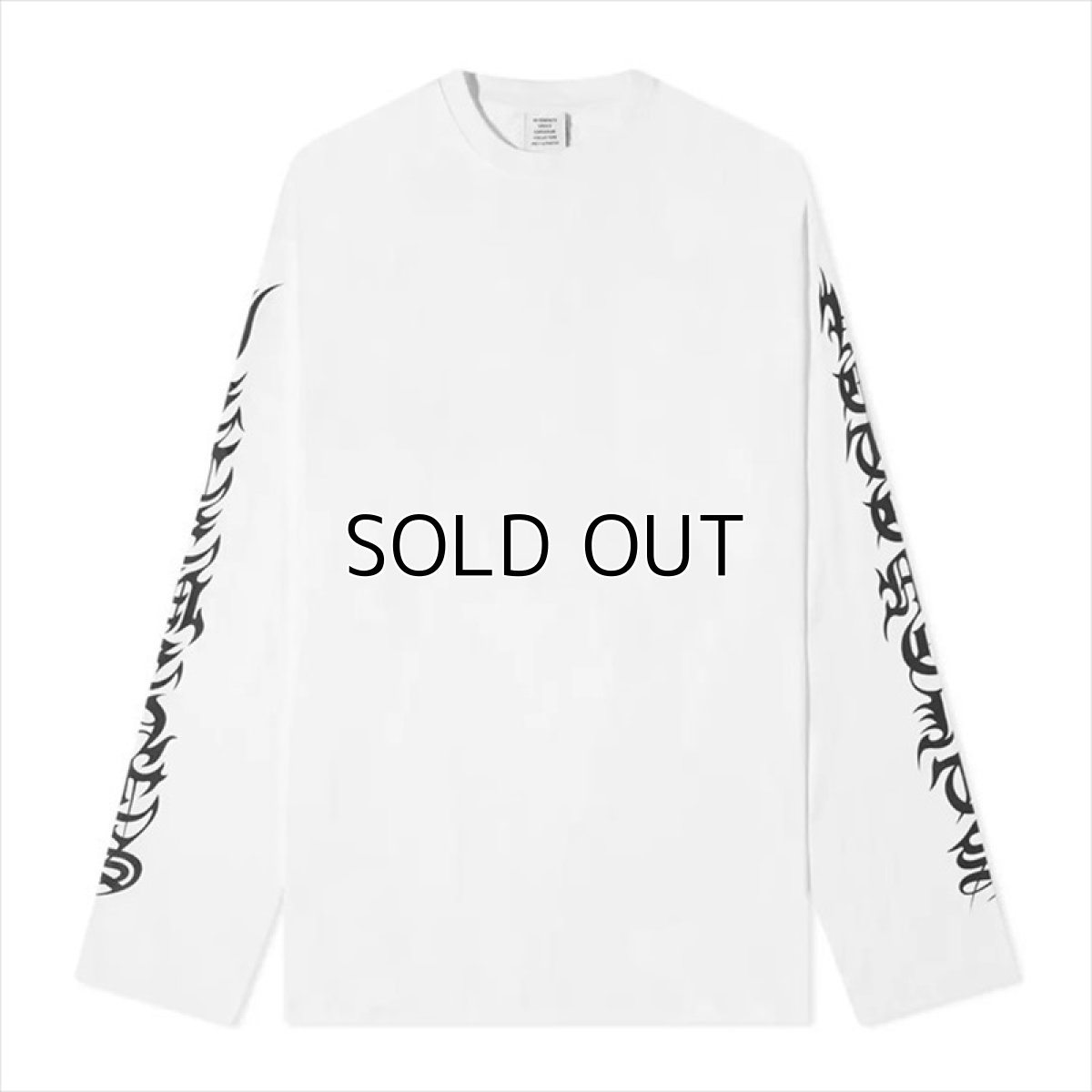 画像1: VETEMENTS Gothic Logo Long Sleeve T-Shirt (ロングスリーブTシャツ) (1)