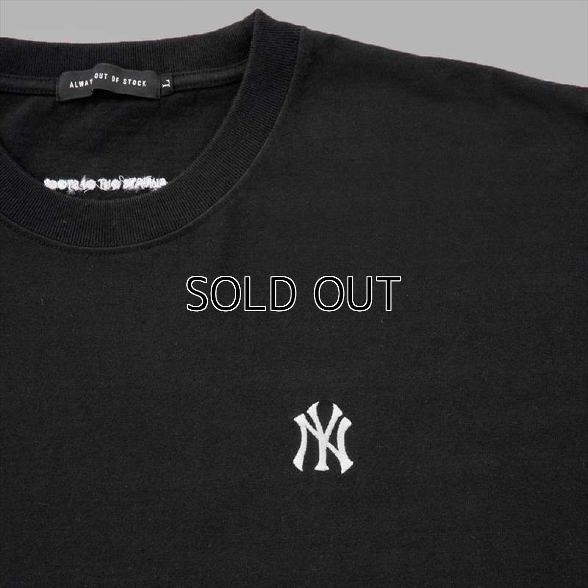 画像3: ALWAYS OUT OF STOCK x New York Yankees Switched Tee (3)