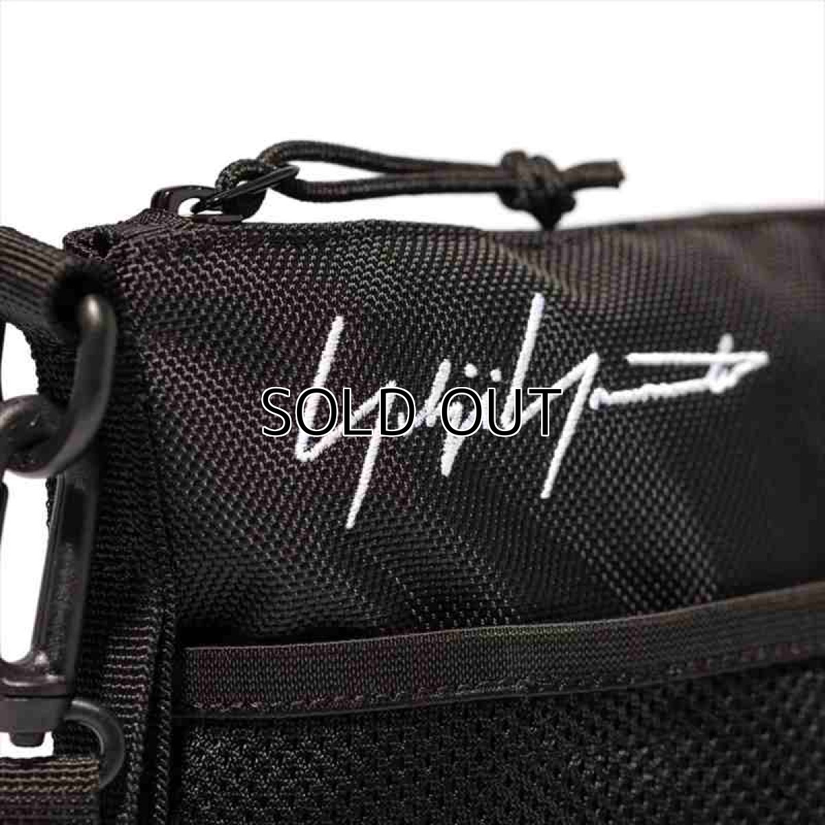 画像7: YOHJI YAMAMOTO ヨウジヤマモト x NEW ERA Sacoche 2.5L 2023SS White Logo Shoulder Bag (バッグ) (7)