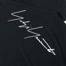 画像2: YOHJI YAMAMOTO ヨウジヤマモト x NEW ERA Oversized Performance T-shirt 2023SS Vertical Logo (Tシャツ) (2)