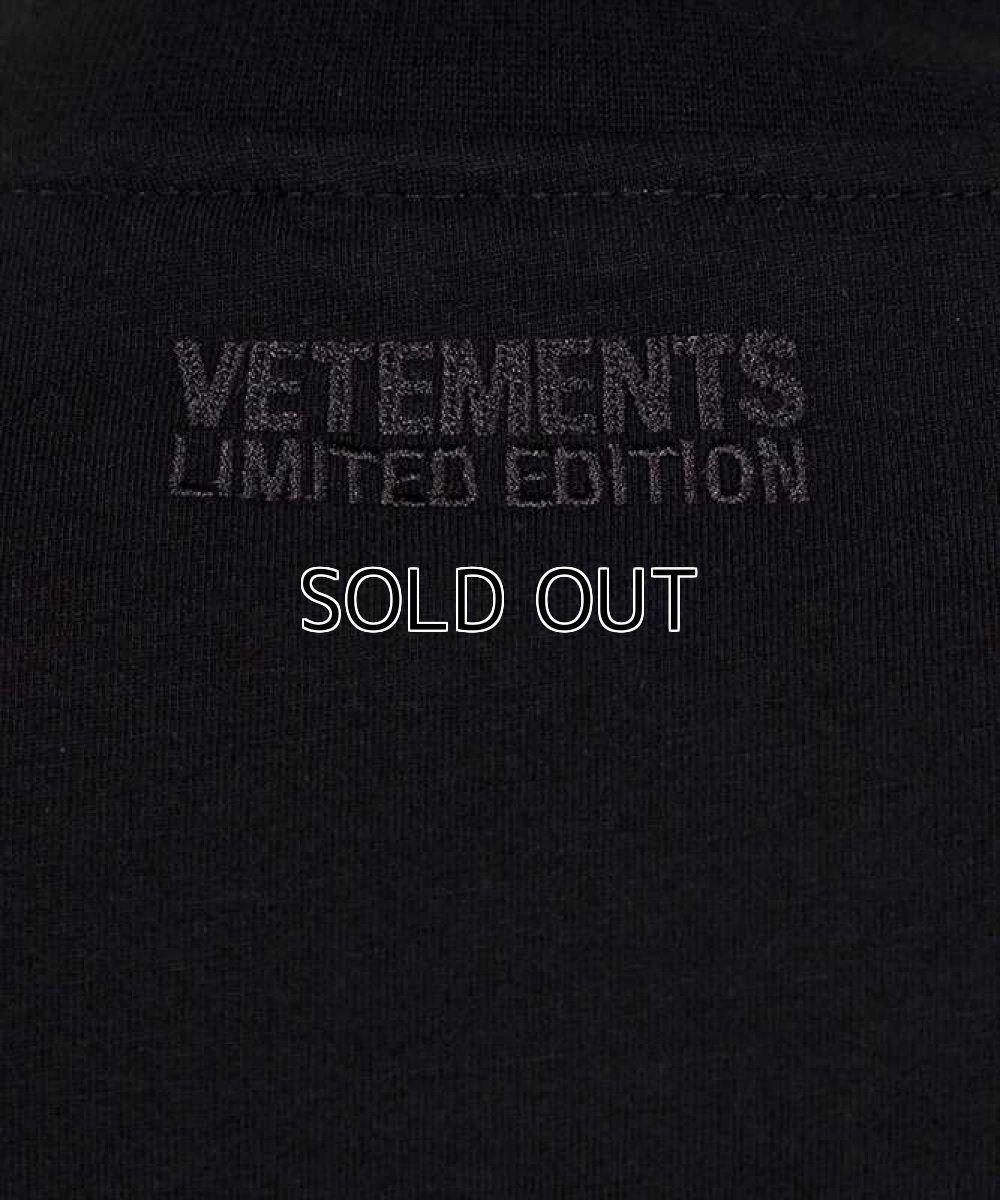 画像3: VETEMENTS ヴェトモン Big Logo Limited Edition T-Shirt (Tシャツ) (3)