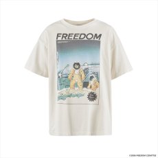 画像1: ©SAINT Mxxxxxx FREEDOM FD_SS TEE ASTRO White (Tシャツ) (1)