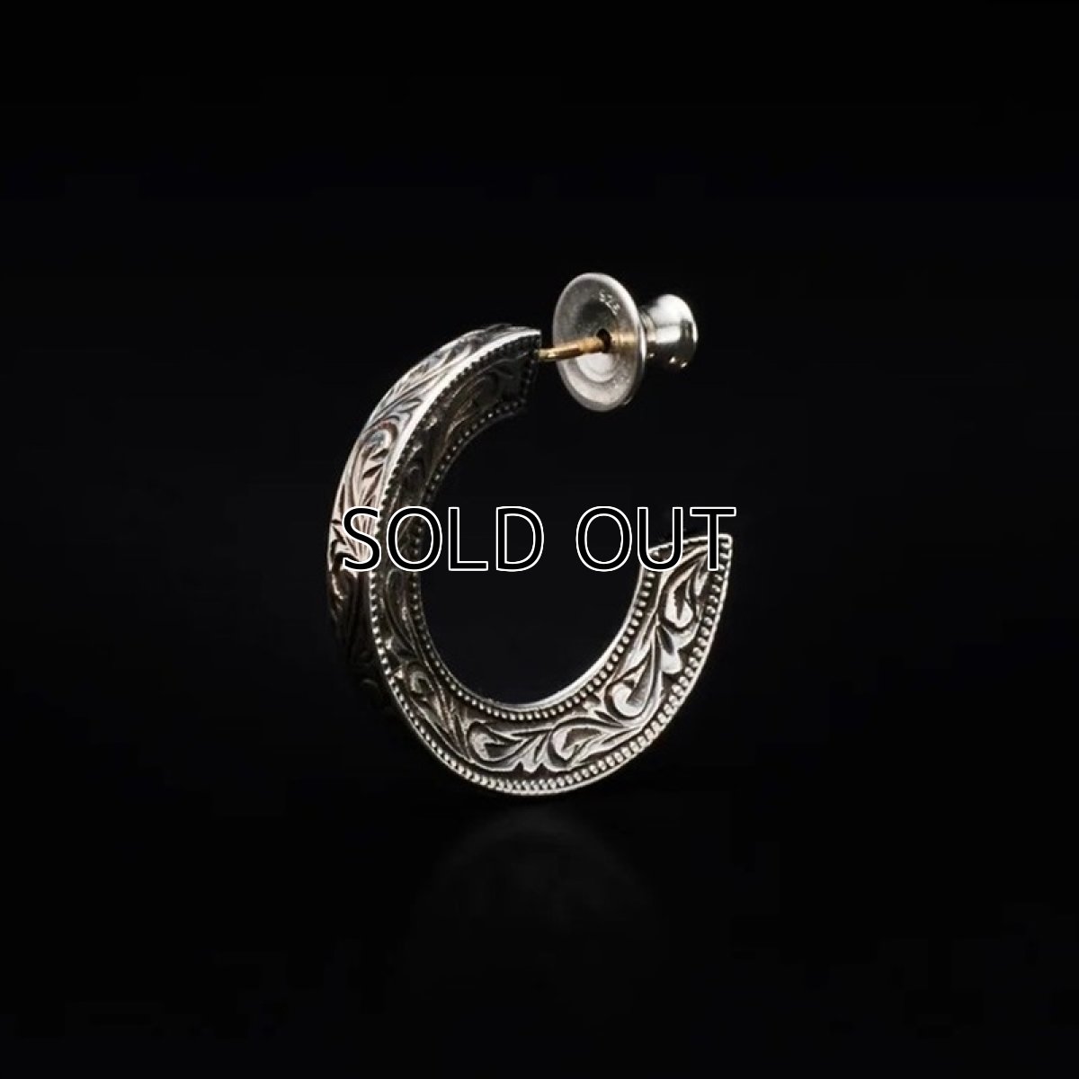 画像1: Antidote BUYERS CLUB Engraved Triangle Earring (1)