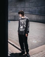 画像4: ©SAINT Mxxxxxx LS TEE TEMPEST Black (ロングスリーブTシャツ) (4)