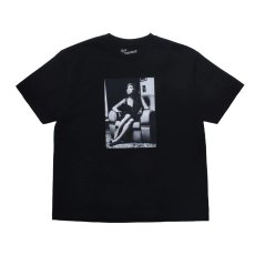 画像1: MINEDENIM x Amy Winehouse "Sitting On A Chair" Photo S/S Tee (Tシャツ) (1)