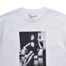 画像2: MINEDENIM x Amy Winehouse "Sitting On A Chair" Photo S/S Tee (Tシャツ) (2)
